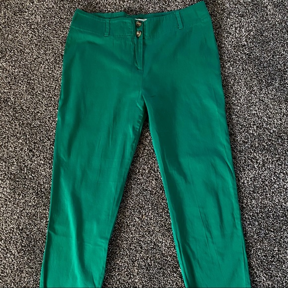 👒Green Capris - Picture 1 of 3